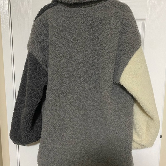 Colorblock Sherpa Jacket - Picture 2 of 3